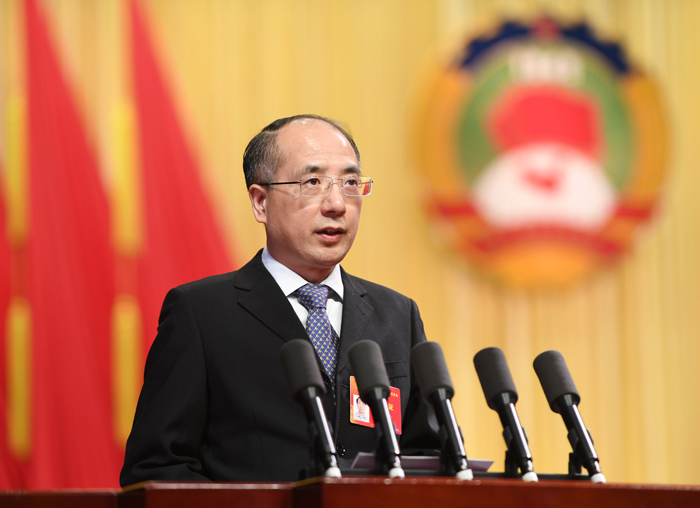 aa  省政協副主席張柏青作《中國人民政治協商會議湖北省第十二屆委員會常務委員會關于十二屆一次會議以來提案工作情況的報告》 湖北畫報 張璨龍攝.jpg