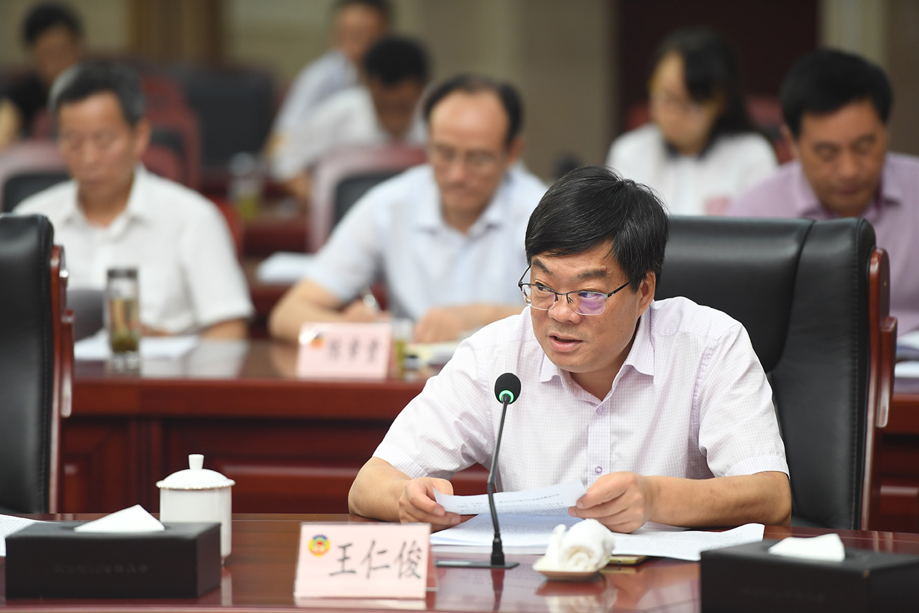 5 王仁俊等14名代表圍繞協(xié)商主題資政建言.JPG 5 王仁俊等14名代表圍繞協(xié)商主題資政建言.JPG