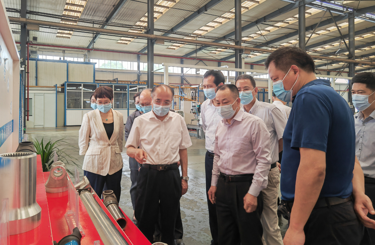 4.張柏青一行在丹江口丹傳汽車傳動(dòng)軸有限公司調(diào)研.jpg
