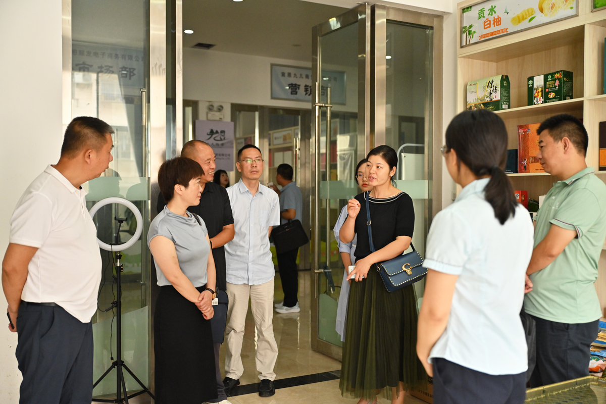宣恩縣政協開展提案督辦“一線協商”助力電商產業(yè)發(fā)展(2) (1).JPG