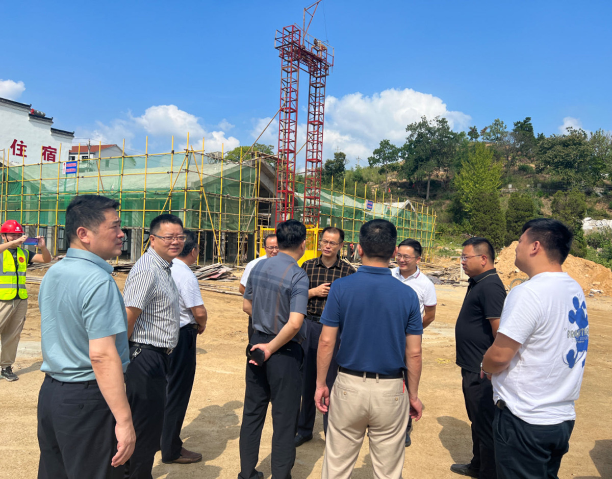 2022年9月，多方主體齊聚畢昇紀念園施工現場，圍繞項目建設中的專項問題開展“一線協商.共同締造”現場協商會。 (1).jpg