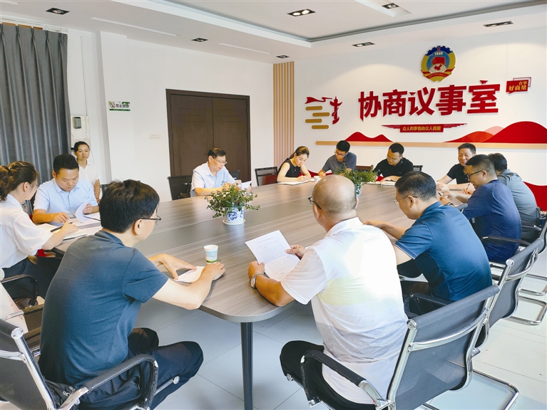 遠安縣政協(xié)開展“一線協(xié)商 共同締造”活動，推動臨沮苑小區(qū)建設。.jpg