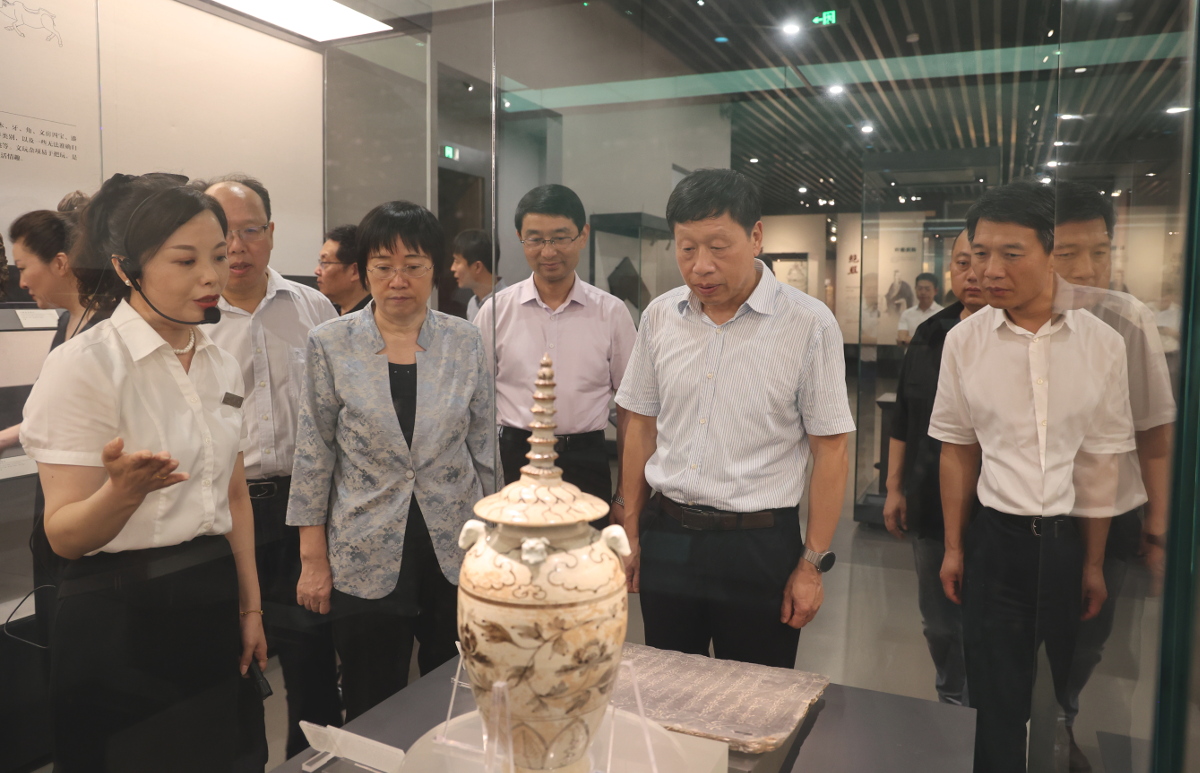 2024年7月4日，張維國在黃岡市黃梅縣博物館調研.jpg