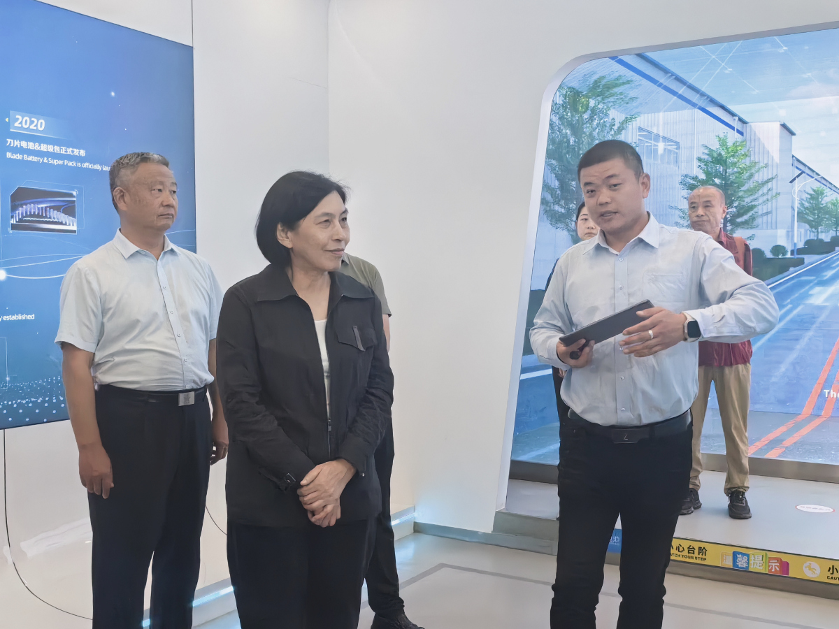 楊玉華在湖北隆中實驗室調研.jpg