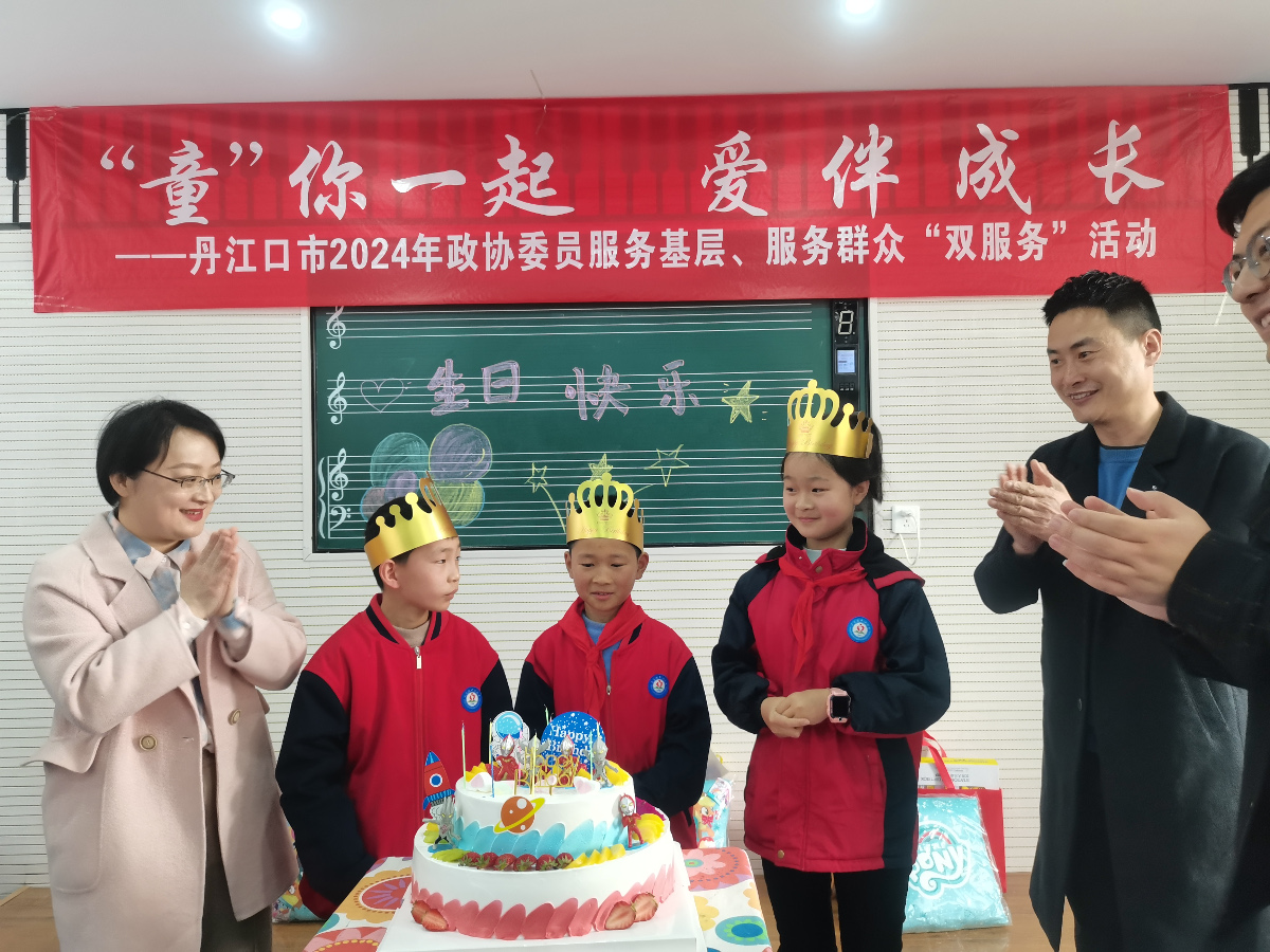 9——市政協在三官殿小學開展委員雙服務活動.jpg