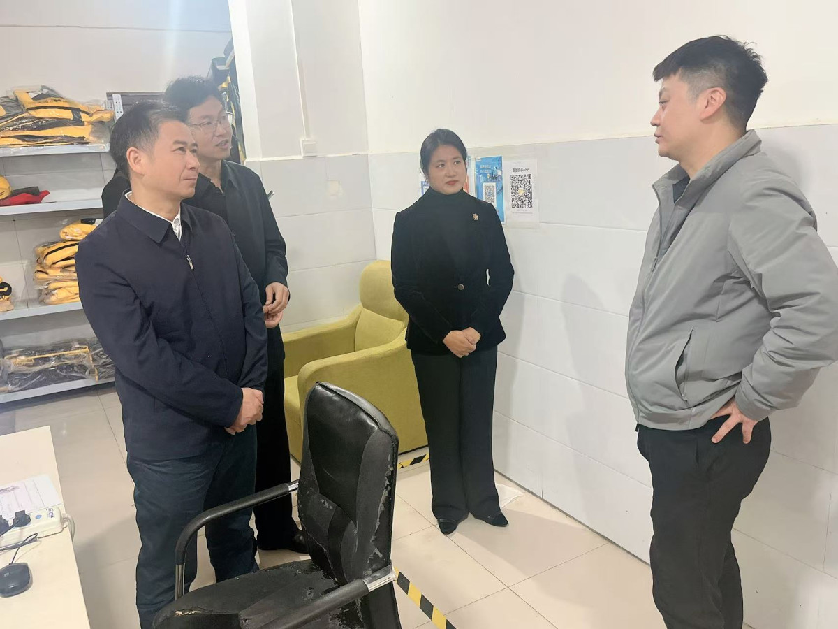 襄城區(qū)政協(xié)開展新就業(yè)群體服務(wù)陣地建設(shè)專題調(diào)研4 (1).jpg 襄城區(qū)政協(xié)開展新就業(yè)群體服務(wù)陣地建設(shè)專題調(diào)研4 (1).jpg