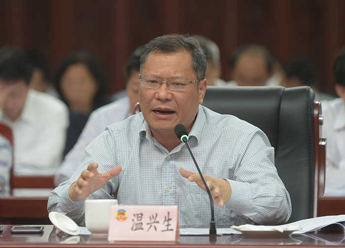 1 2、圖為溫興生委員發言。.jpg