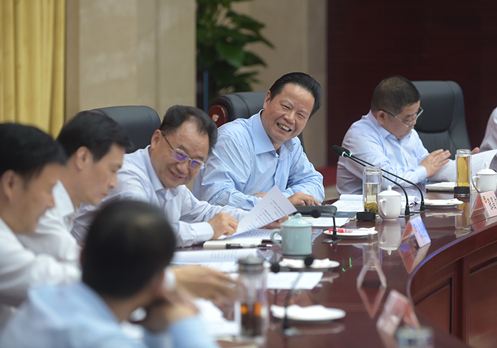 1 1、圖為5月26日,省政協“加快農村電子商務發展”月度協商座談會現場。.jpg