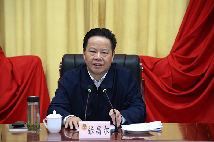 1 2016年4月28日,省政協第二次月度協商座談會在武漢召開,聚焦破解民族地區基礎教育難題。圖為省政協主席張昌爾主持會議并講話。.jpg